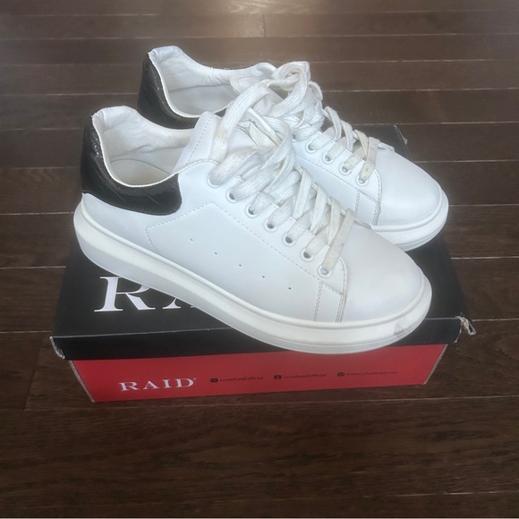 Women’s Raid white lace up sneaker- EU size 41 - Picture 4 of 8